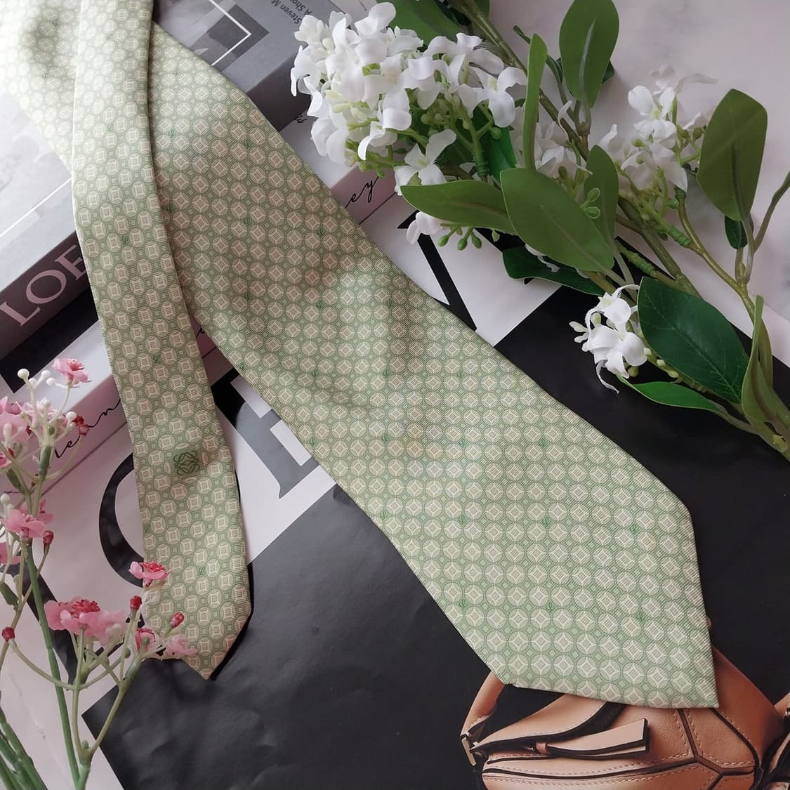 로에베 실크 라임 로고 패턴 넥타이 A+~A등급 8.9cm K1614
 상품이미지2