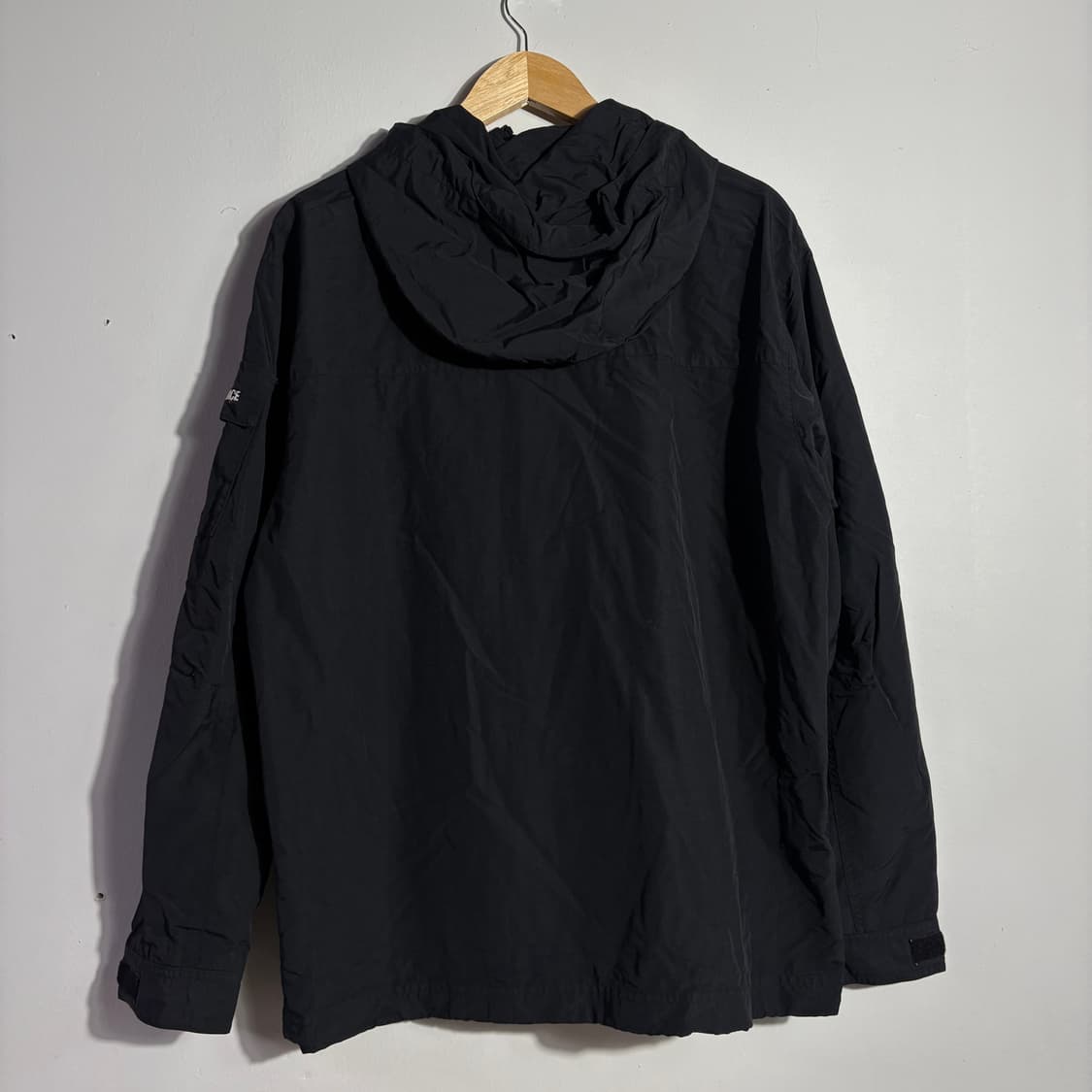 노스페이스 블랙 로고 후드 바람막이 자켓 (무료배송) 상품이미지4