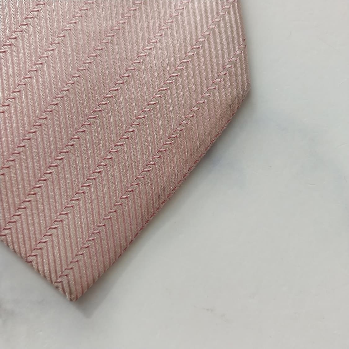 엠포리오 아르마니 실크 핑크 헤링본 넥타이 9cm A등급 K1515
 상품이미지8