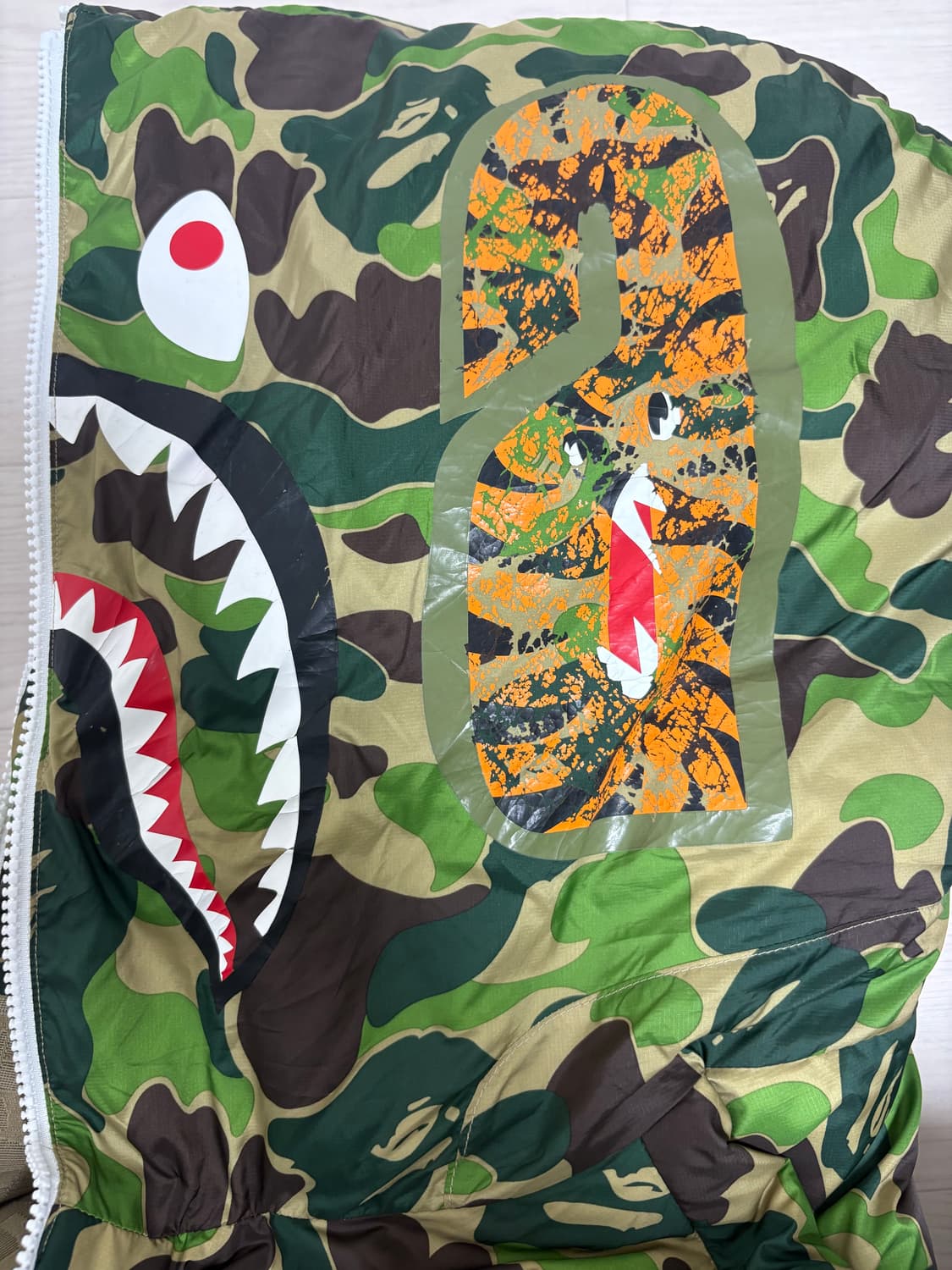 [XL] 베이프x아디다스 녹계 샤크후드패딩 판매합니다. 상품이미지6