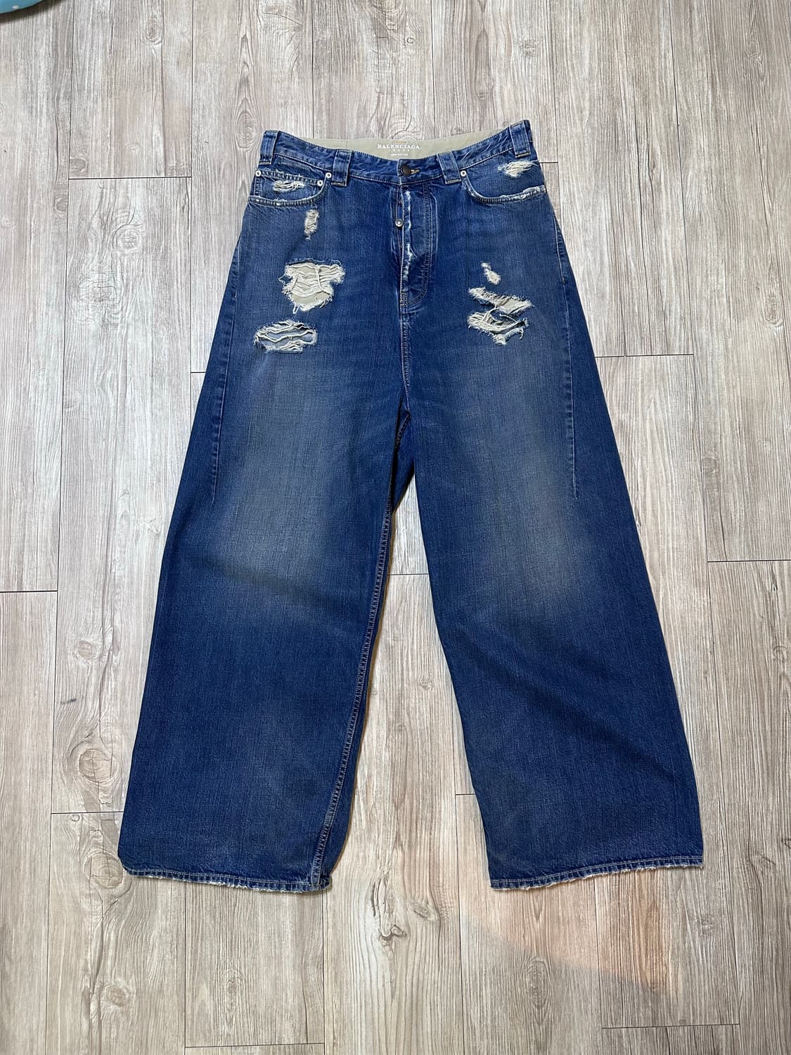 발렌시아가 배기 팬츠 데미지 워시드 블루 M 상품이미지1