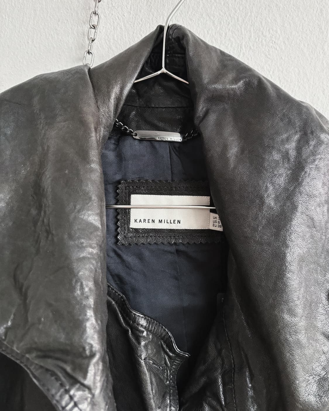카렌 밀렌 아방가르드 하이넥 드레이프 나폴레옹 레더 베스트 상품이미지7