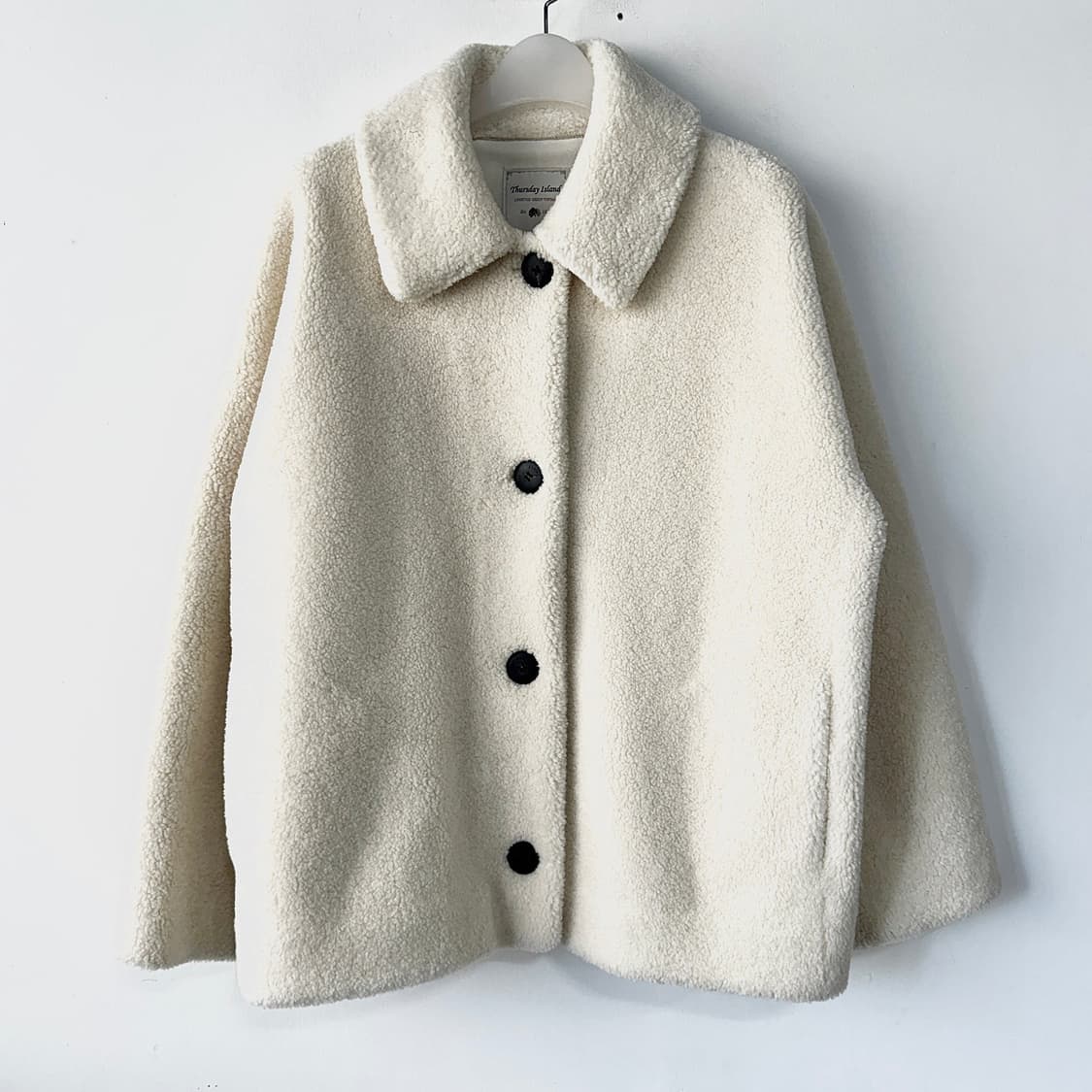 써스데이아일랜드 오버핏 보아 무스탕 상품이미지2