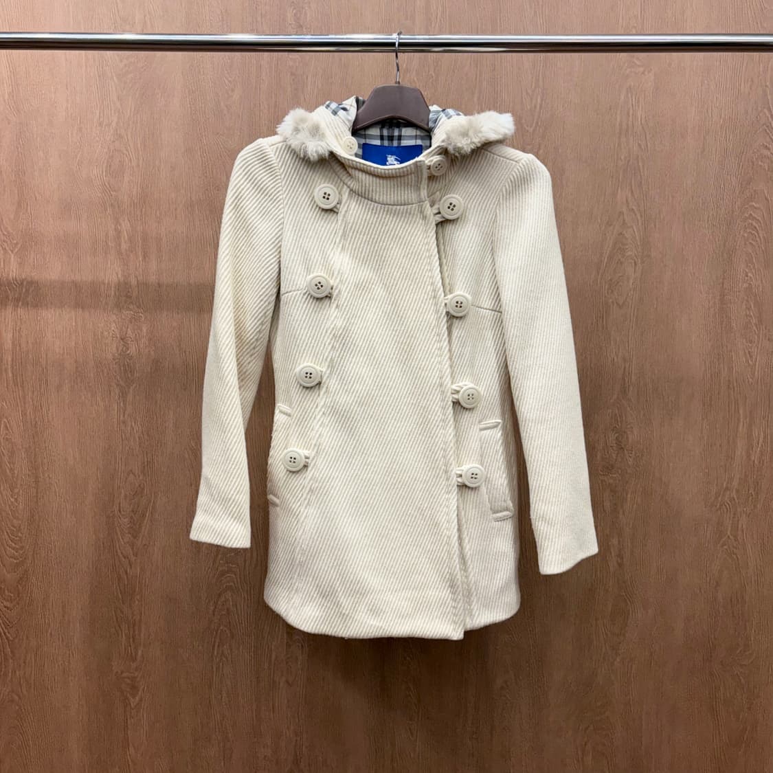 버버리 블루 라벨 후드 코트 더블 버튼 퍼 트리밍 포켓 디테일 아이보리 상품이미지2