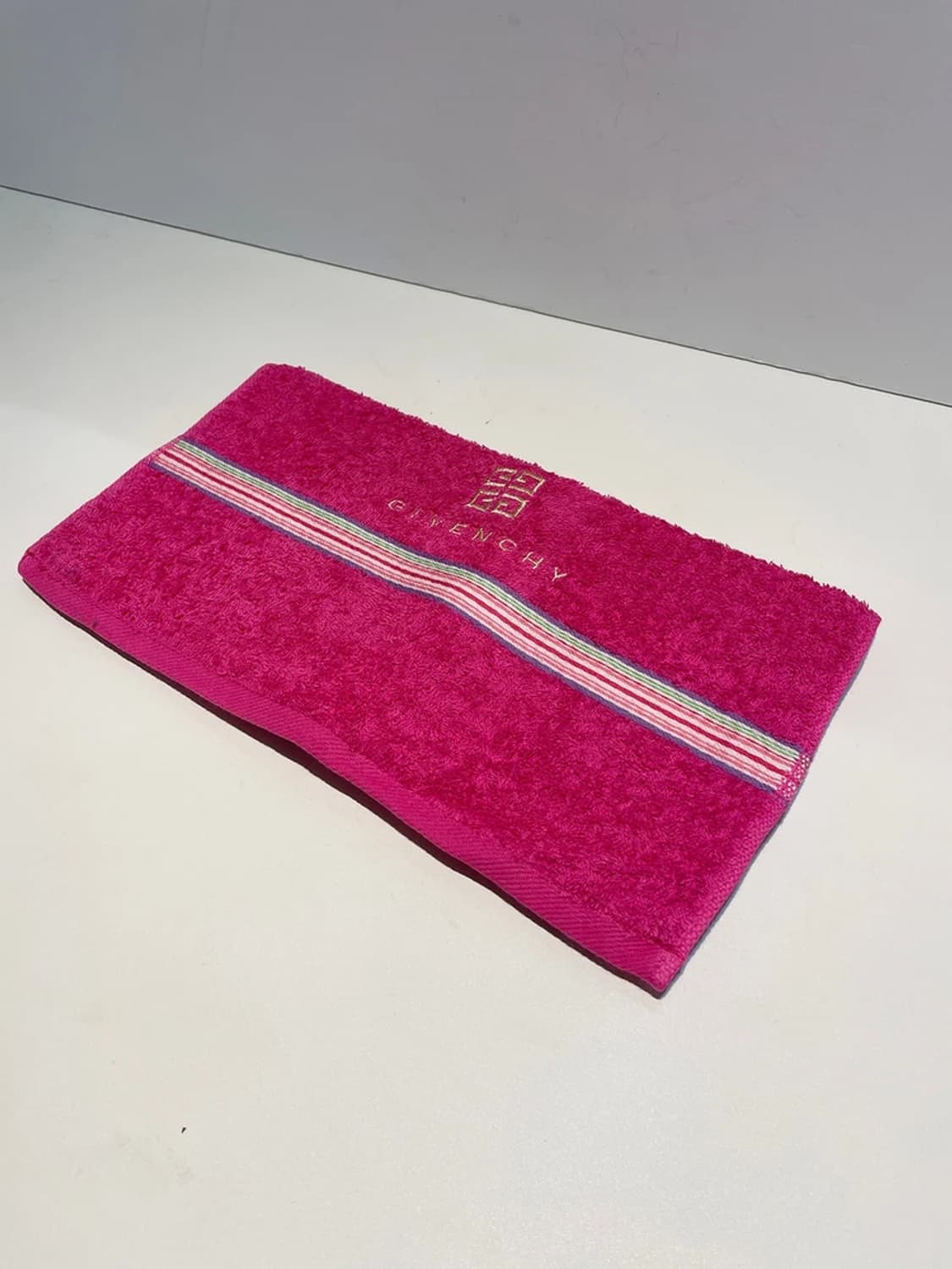 지방시 시그니처 자수로고 스포츠타올 페이스타올 A1370    상품이미지1