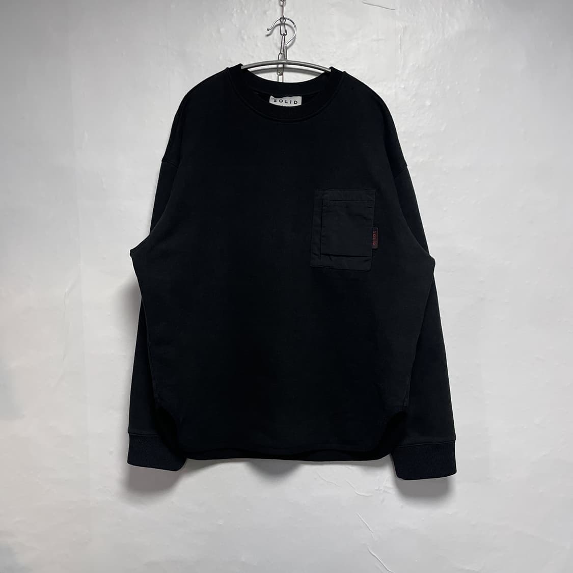 솔리드옴므 21F/W 시즌 포켓 맨투맨 상품이미지1