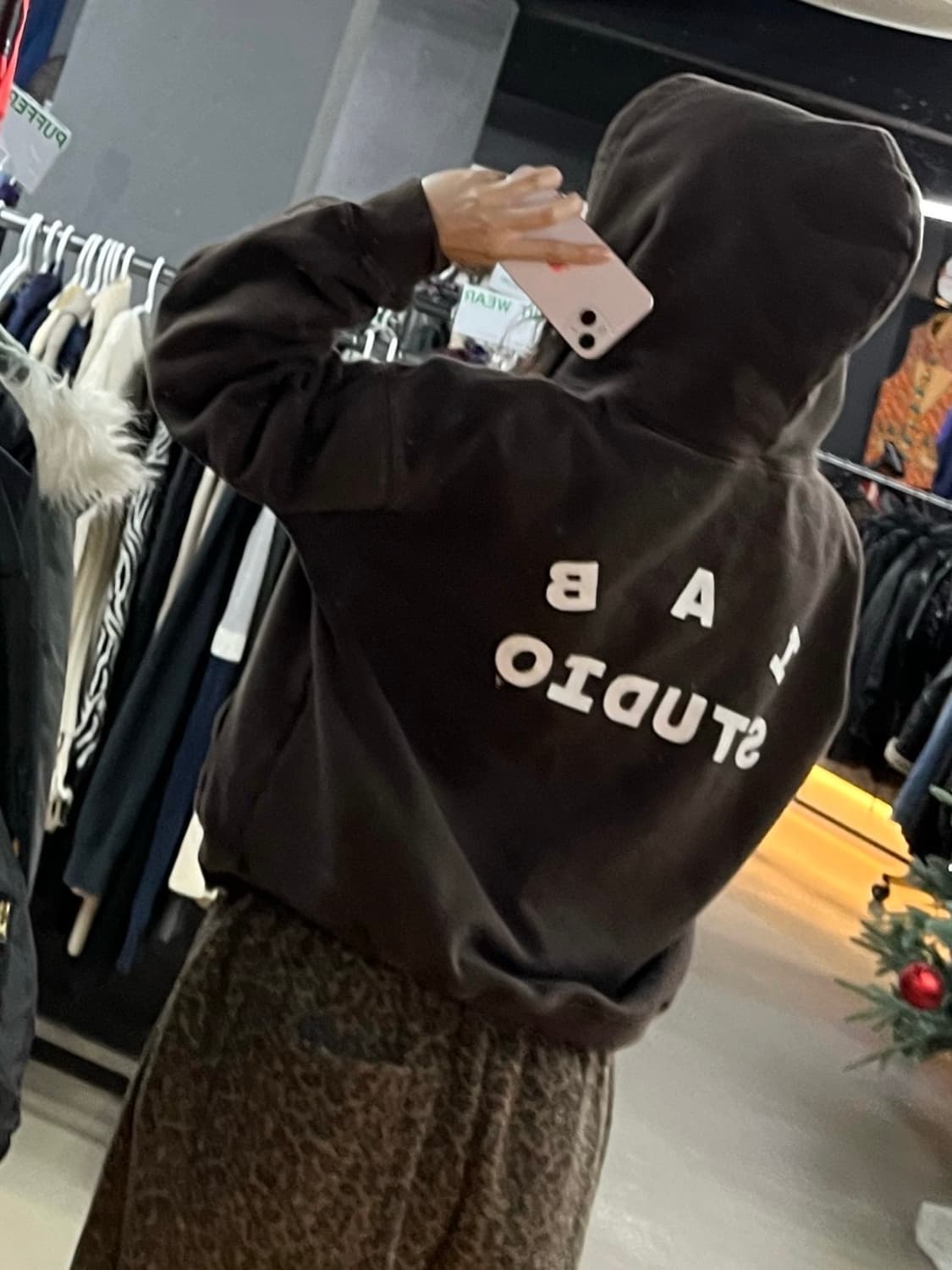 아이앱 스투디오 브라운 후드티 상품이미지3