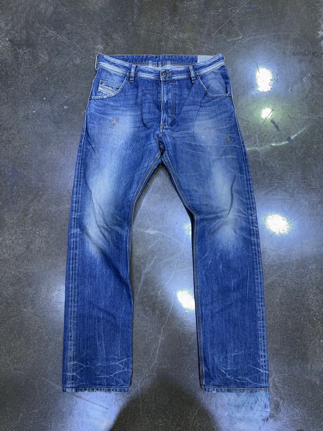 디젤 크룰리 빈티지 워싱 데미지 레귤러 슬림 데님팬츠 32 상품이미지1