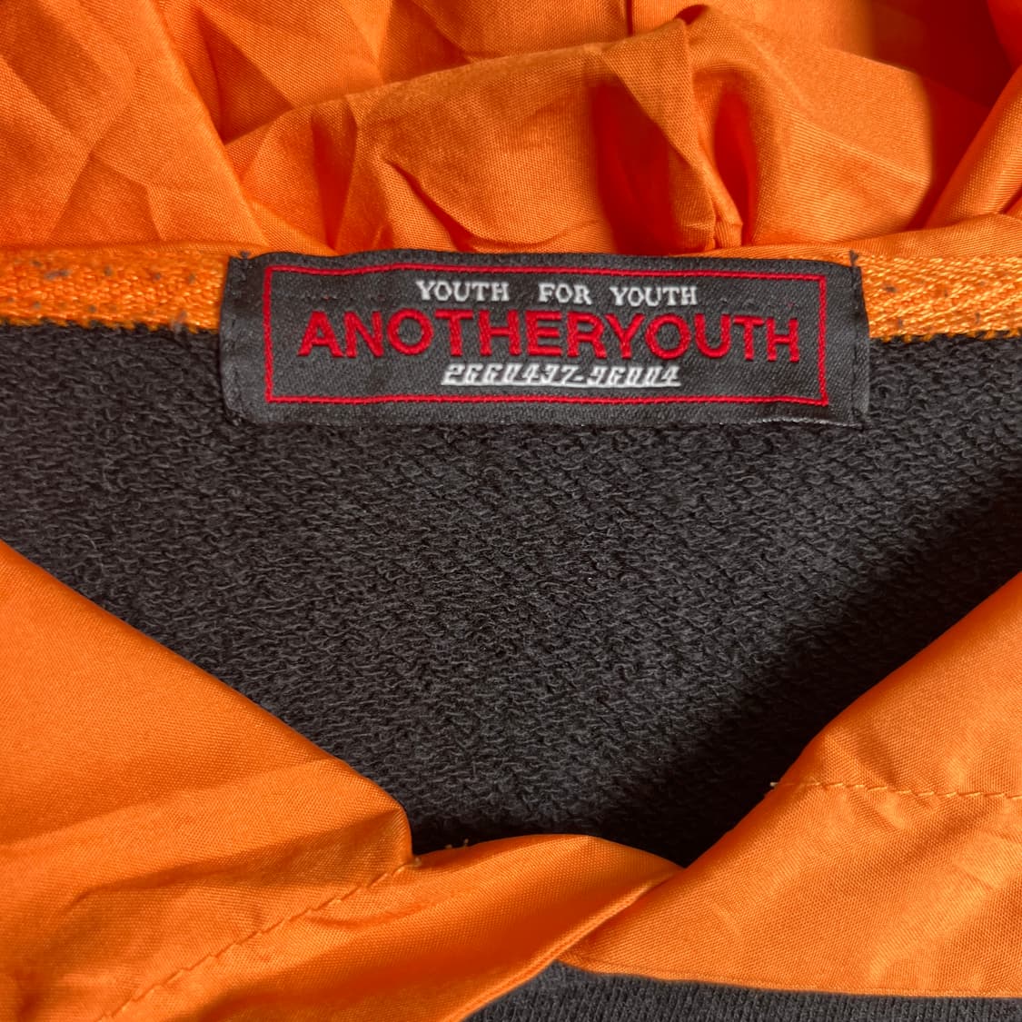 어나더유스 블랙 레터링 후드티  상품이미지3