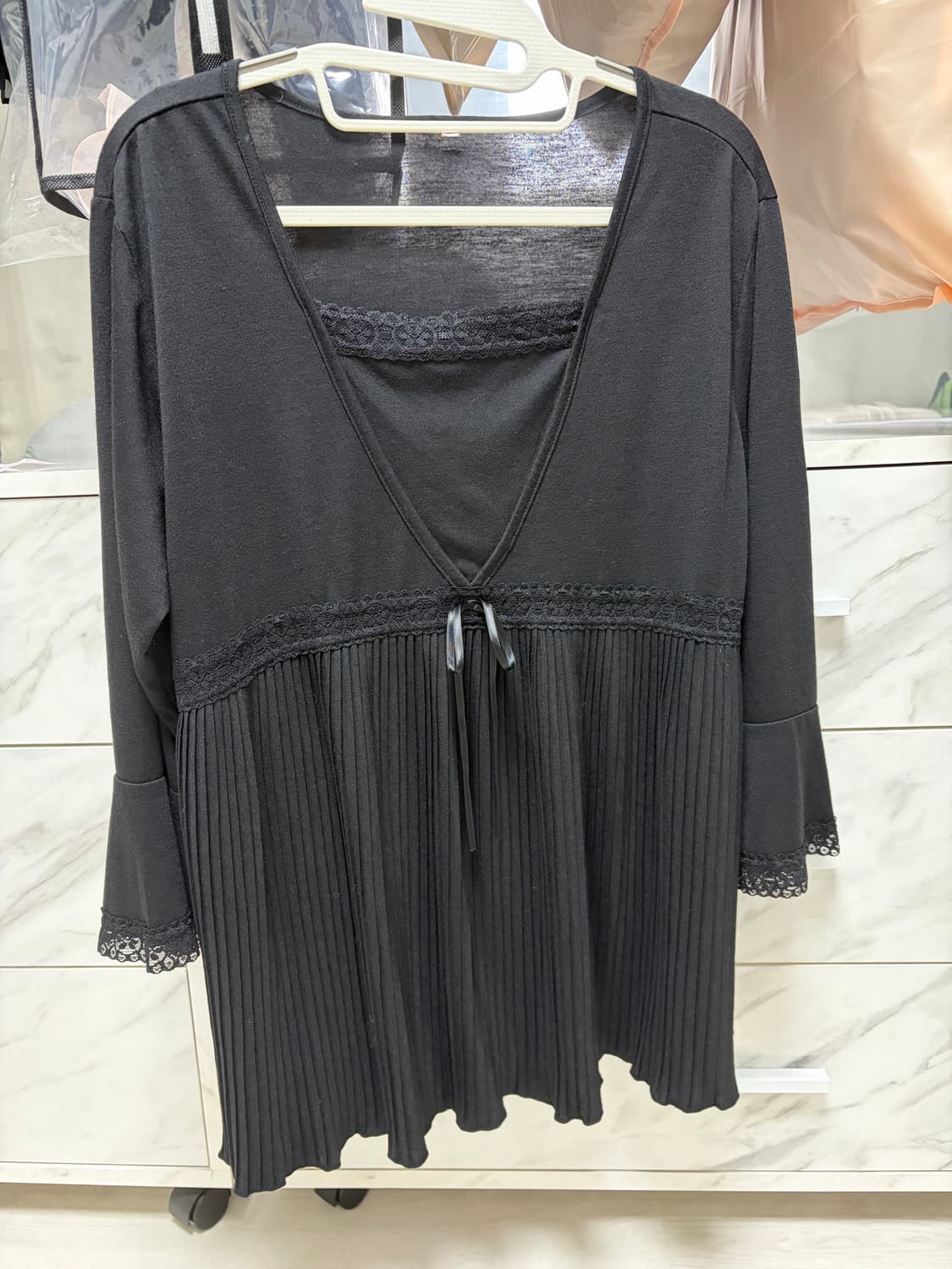 블랙모리티셔츠 상품이미지1