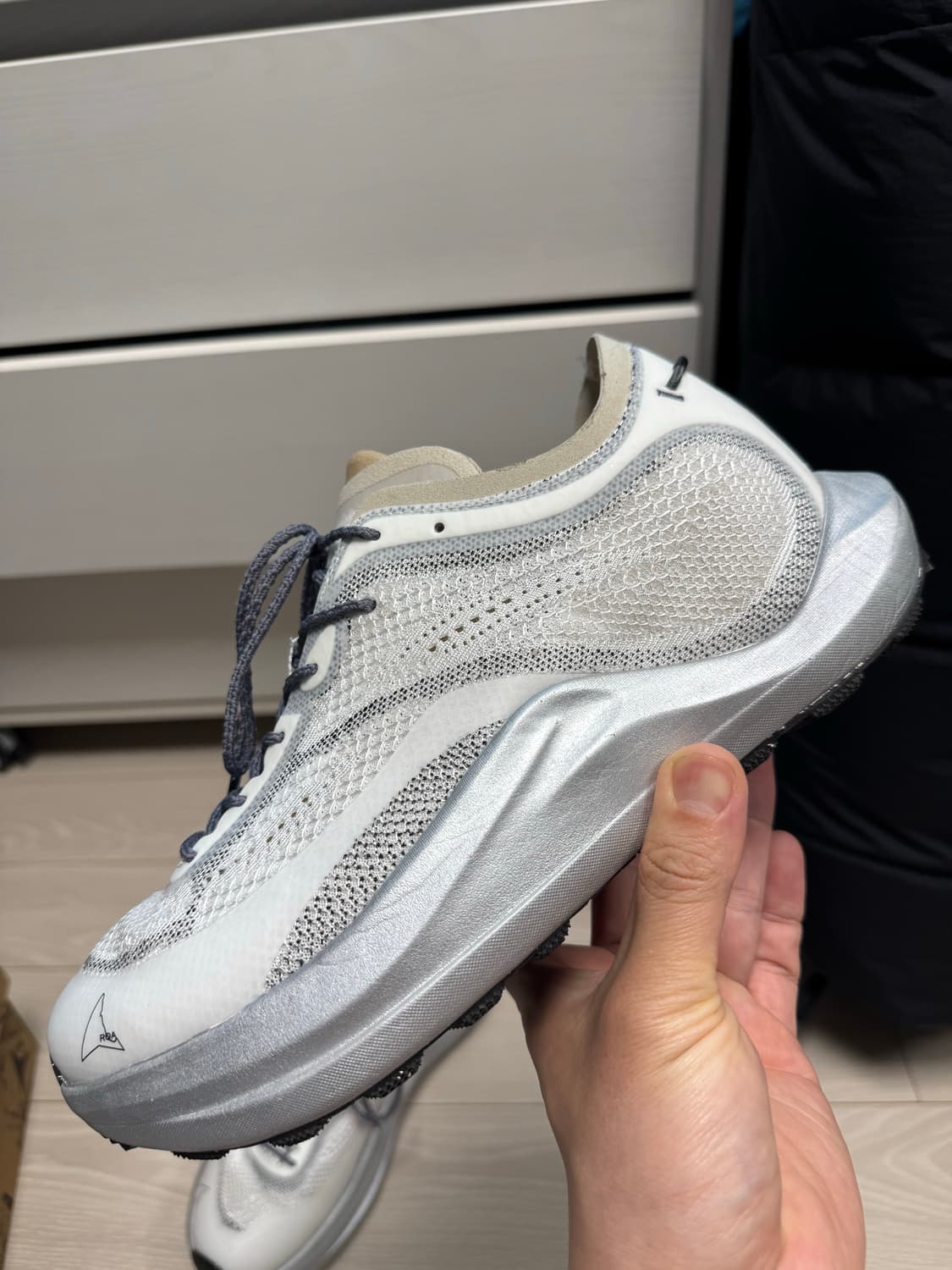 26ss 로아 셀라 라이트 화이트 42사이즈  상품이미지3