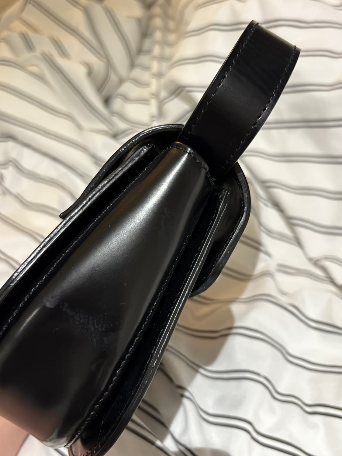 꼼데가르송 플랩백 상품이미지9