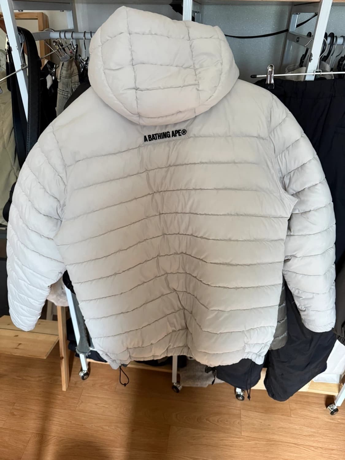 베이프 경량패딩 베이지 상품이미지2