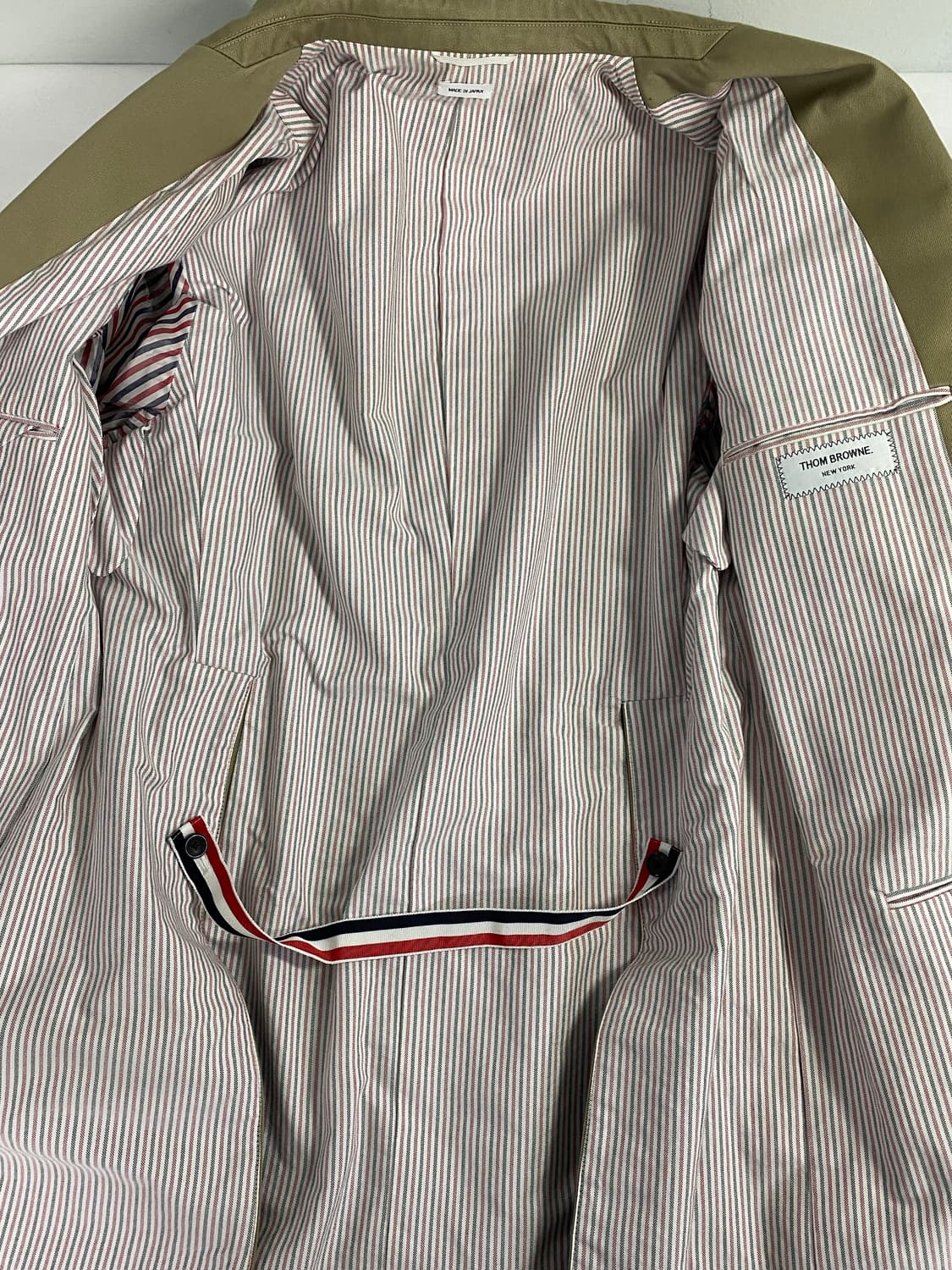 톰브라운 사선완장 체스터필드 코트 (MOU543A) 상품이미지6