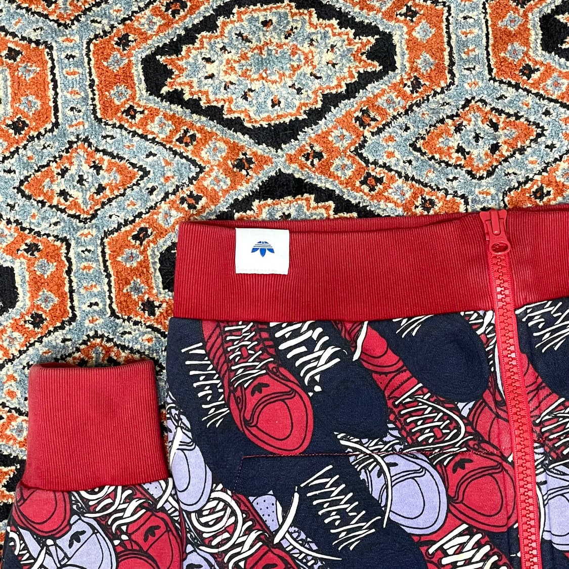 아디다스 오리지날 스니커즈홀프린팅 레드 기모 후드집업 여성90 상품이미지3