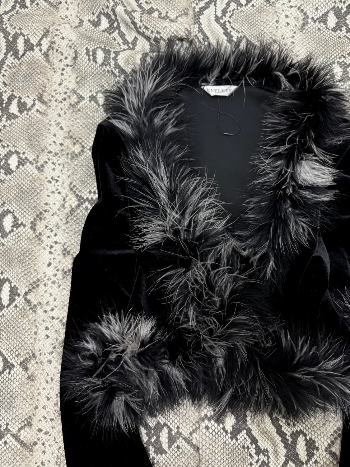 “Vintage” 00’s Goth Black&Grey Fur Trimm 상품이미지4