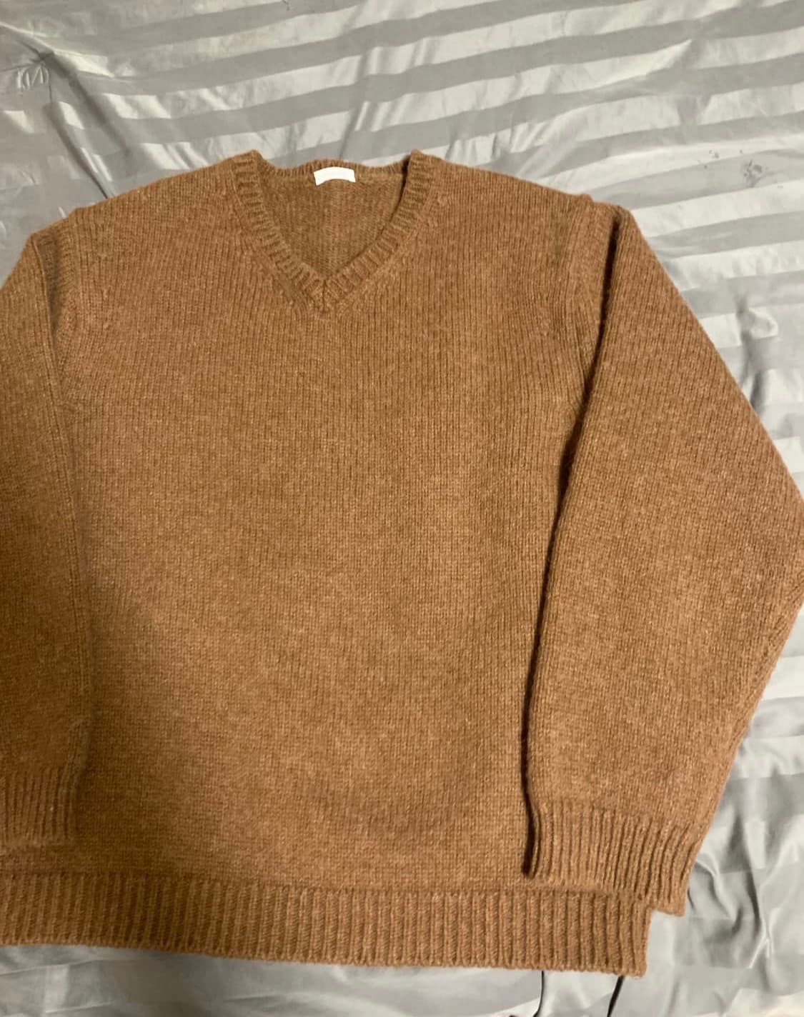 우드비 알파카청키 브이넥 니트 상품이미지1