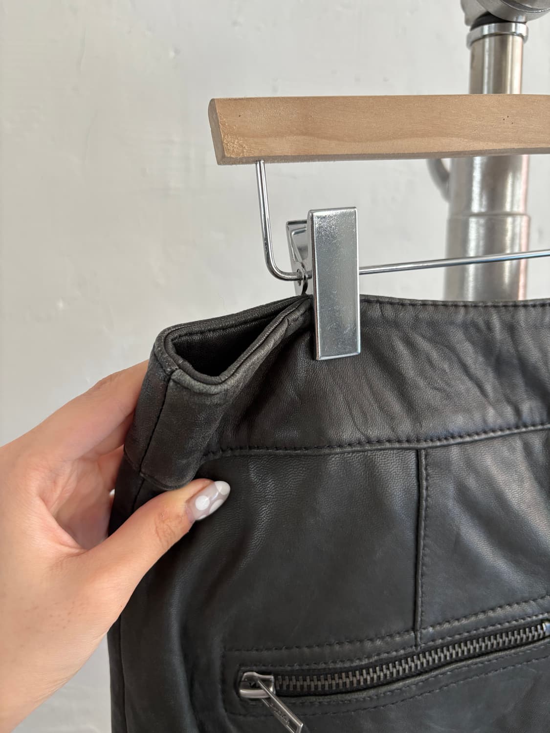 DKNY Jeans DKNY jeans 블랙 레더 미디 스커트 상품이미지7