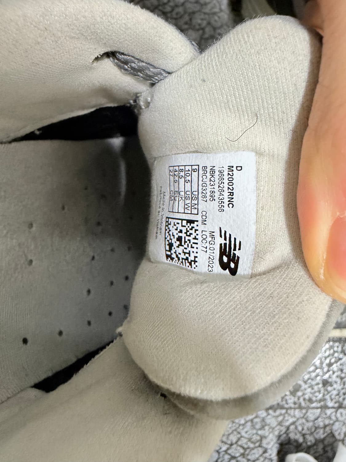 뉴발란스 2002 블랙/그레이 운동화 상품이미지3