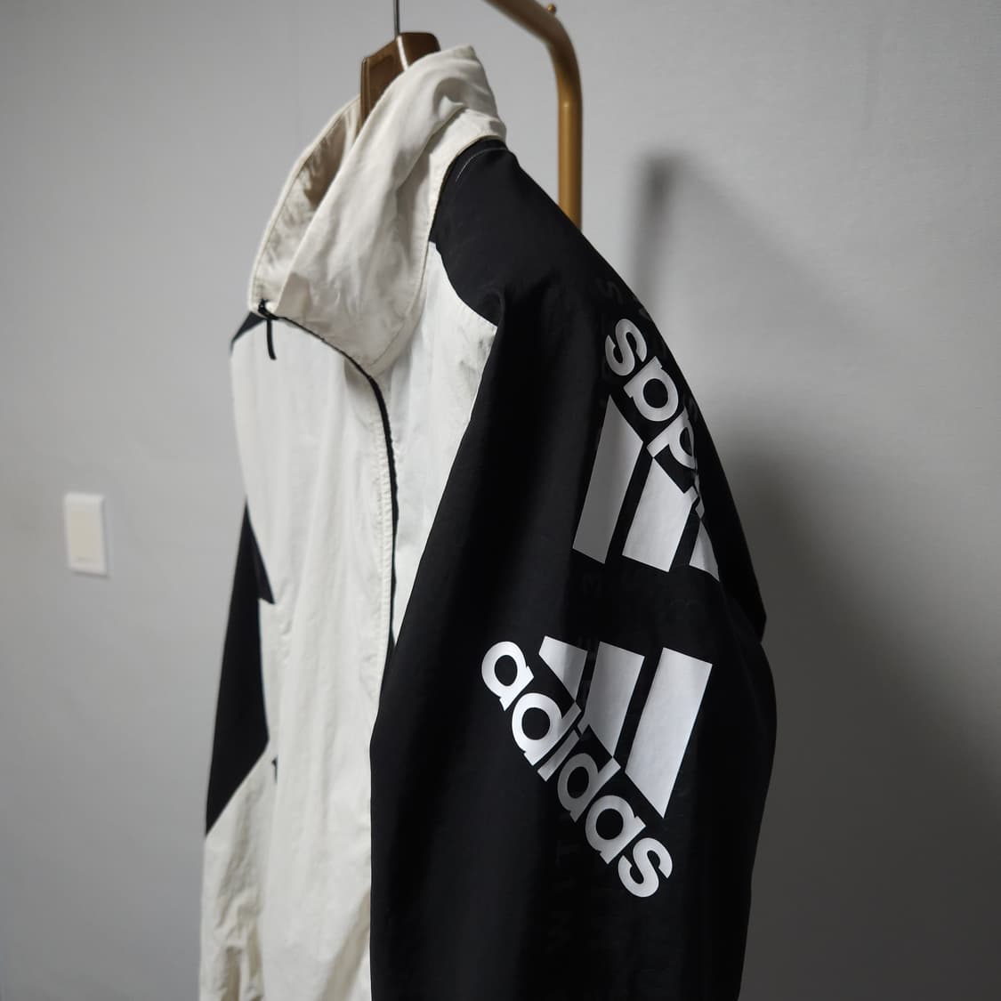 95 ) 아디다스 손흥민 에센셜 우븐 바람막이 상품이미지6