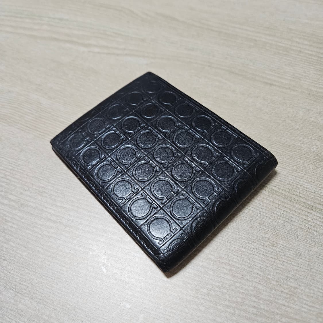 페라가모 간치니 남성 반지갑 저렴하게 팝니다 상품이미지1