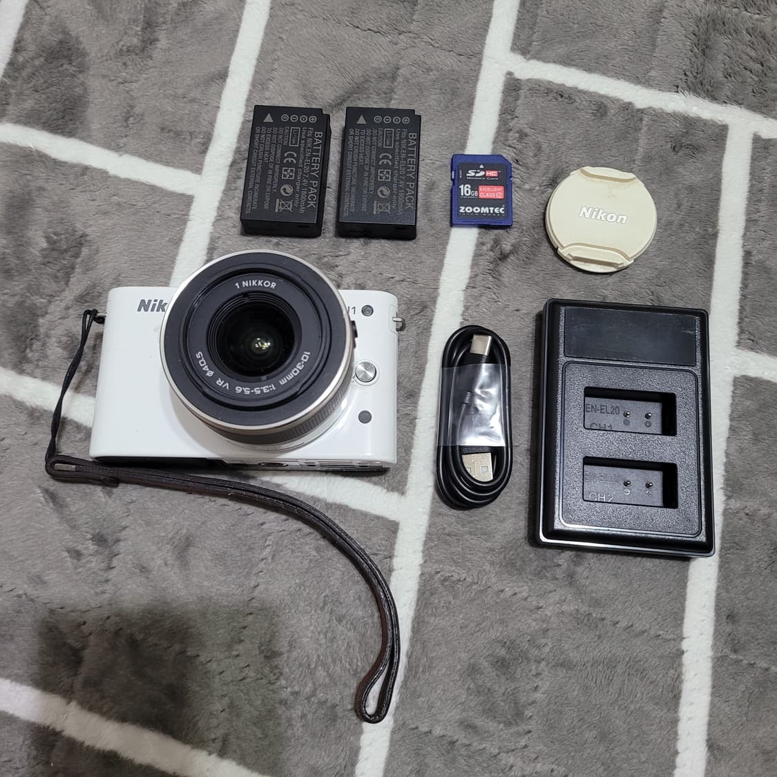 니콘 J1 미러리스 카메라 상품이미지1