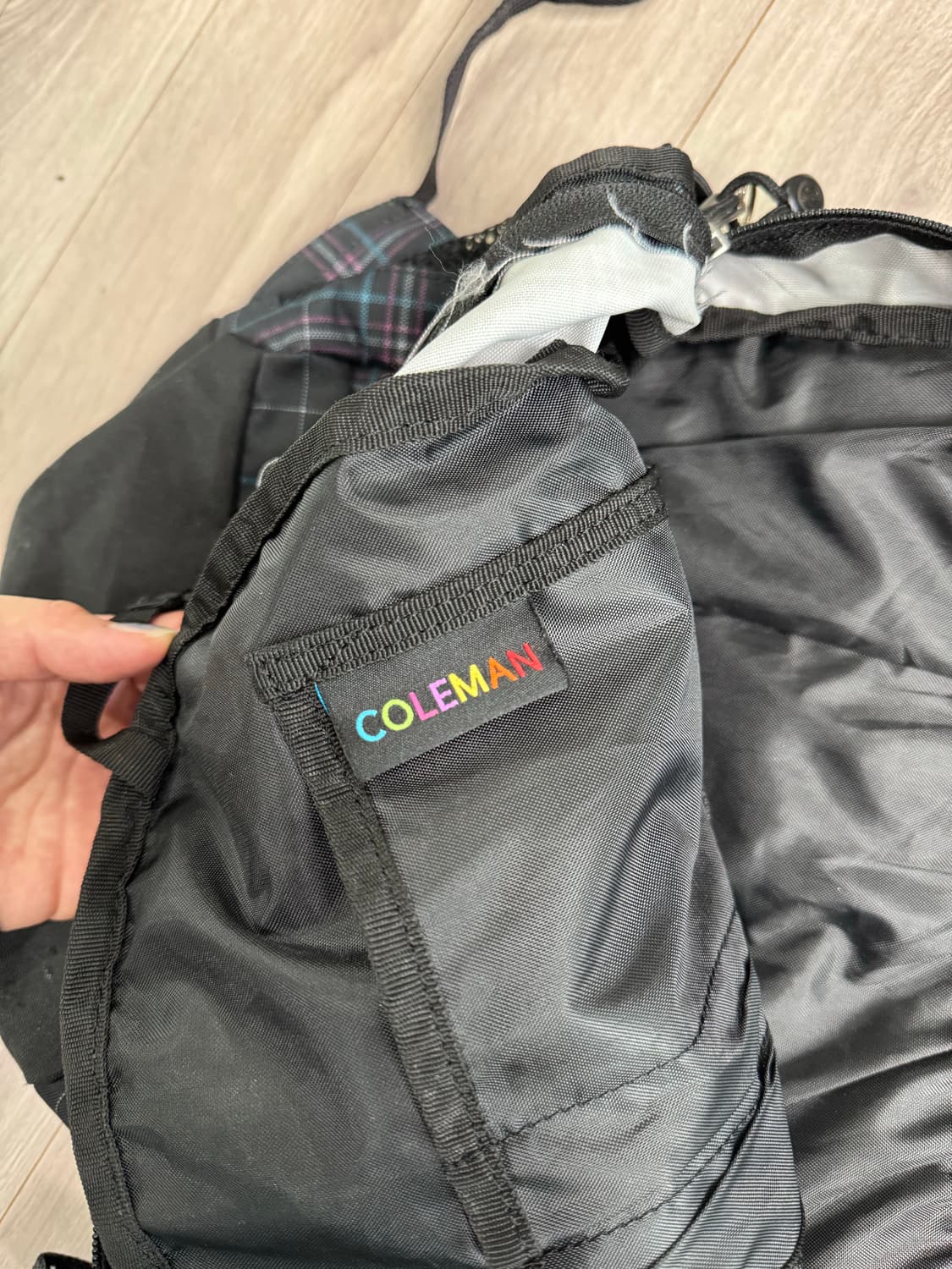 콜맨 타탄체크 백팩 블랙 상품이미지5