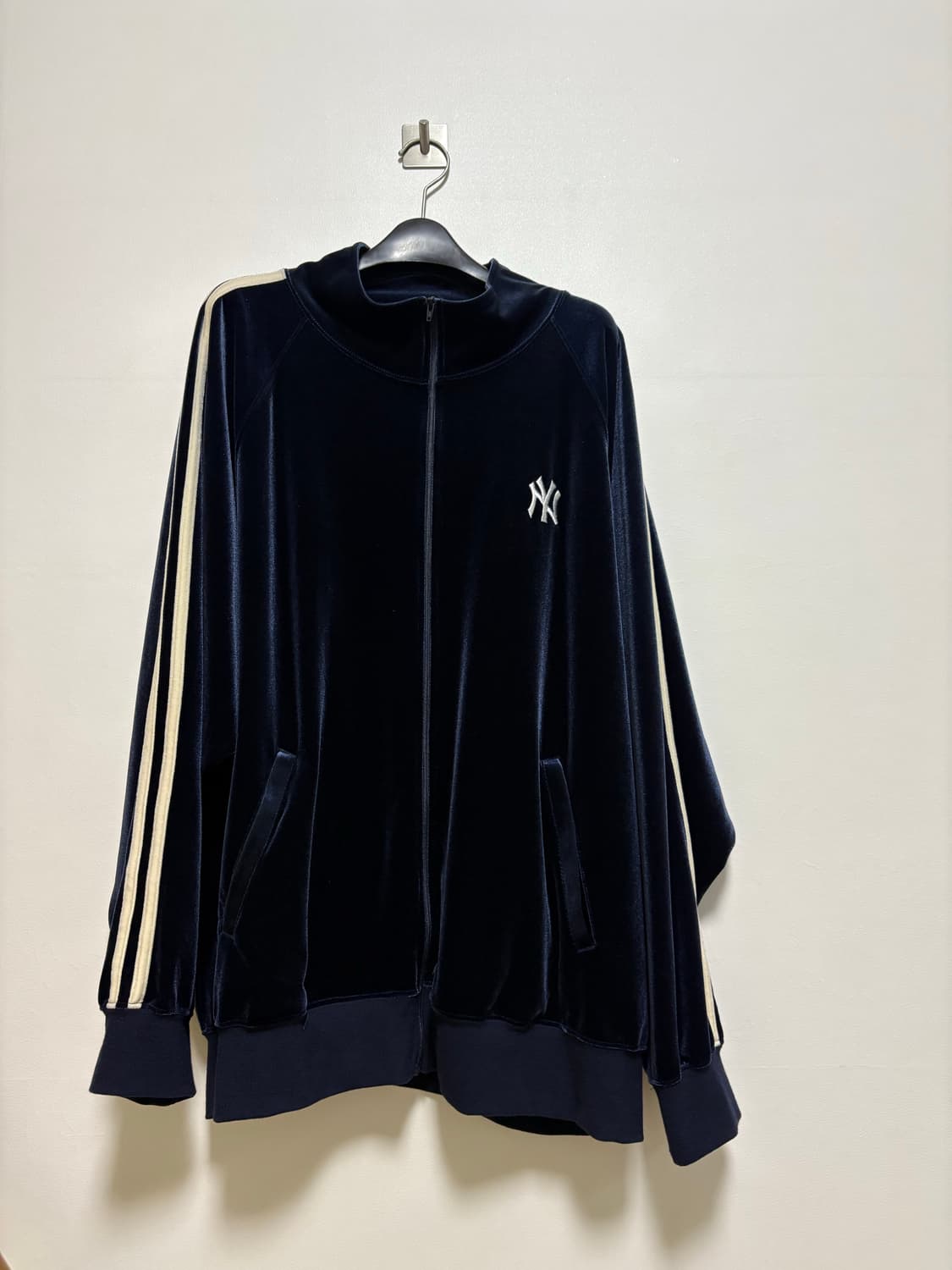 프릭스스토어 벨벳 트랙자켓 상품이미지1