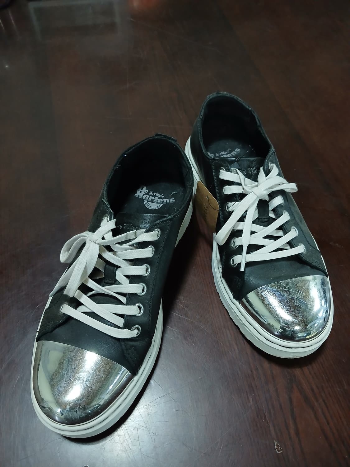 *닥터마틴 블랙 스니커즈 메탈 토캡 포인트 250 상품이미지1