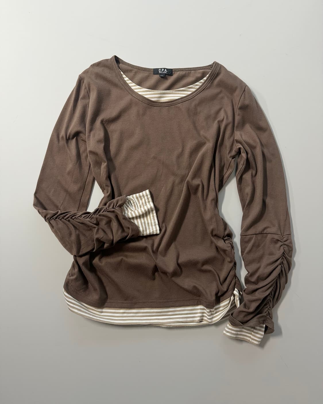 핸드 워머 셔링 디테일 레이어드 롱 슬리브 티 상품이미지1