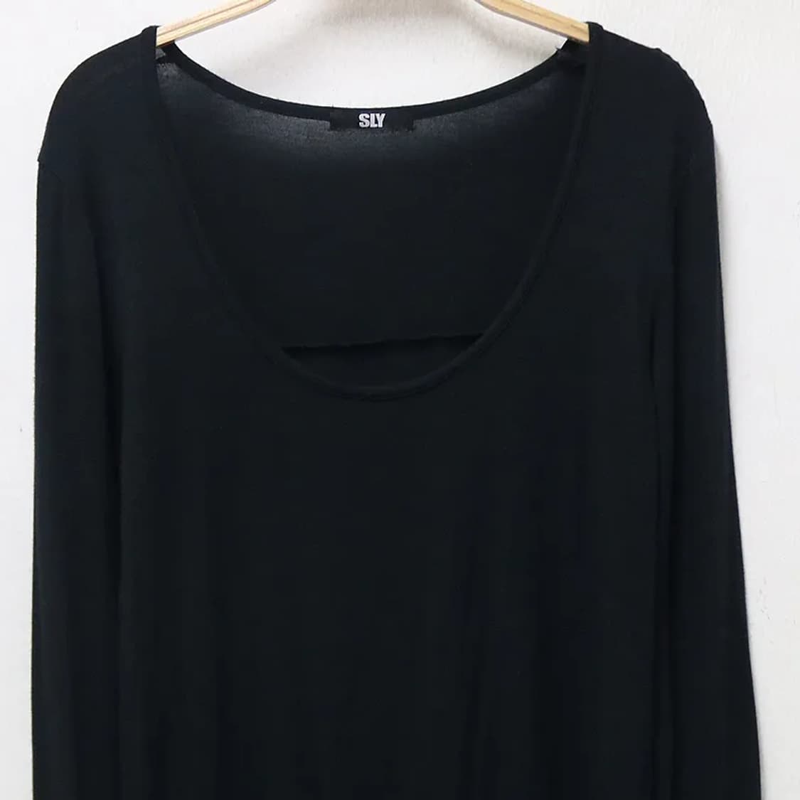 SLY 딥넥 커티드 긴팔 티셔츠 63429 상품이미지3