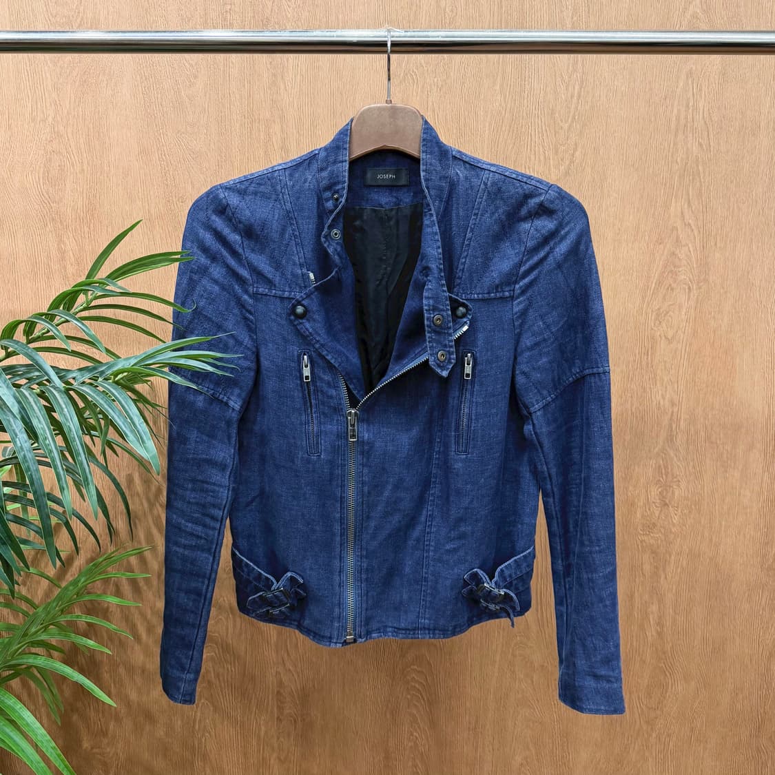 조셉 코튼 블렌드 데님 자켓 비대칭 지퍼 스냅 버튼 디테일 워시드 블루 상품이미지1
