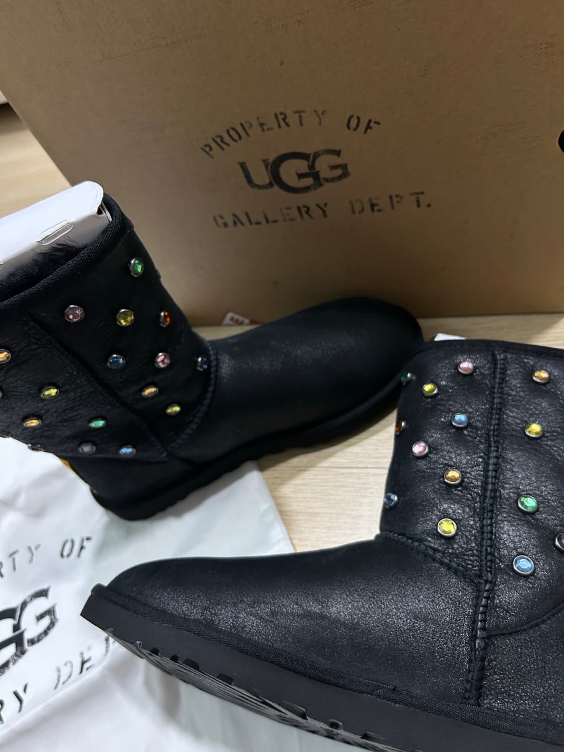 어그 x 갤러리 디파트먼트 클래식 쇼트 부츠 블랙 상품이미지5