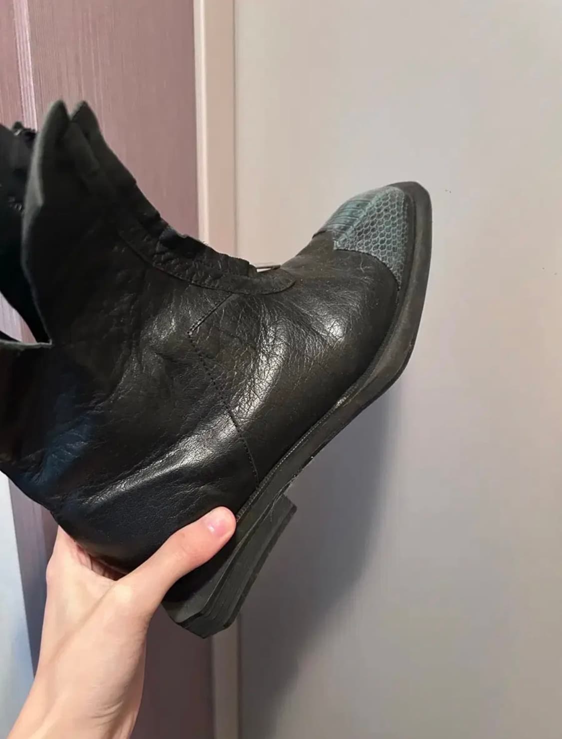 네거티브쓰리 워커 블랙 레더 앵클 부츠 뱀피 상품이미지2