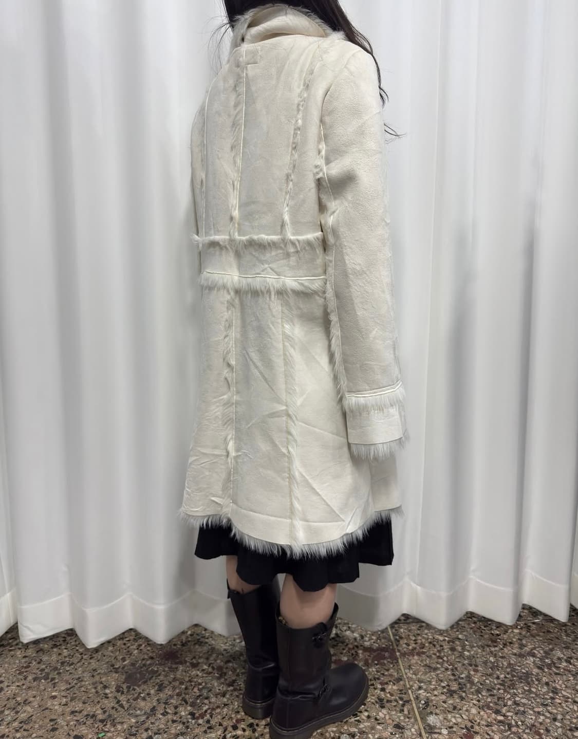 화이트 퍼 디테일 코트 상품이미지5
