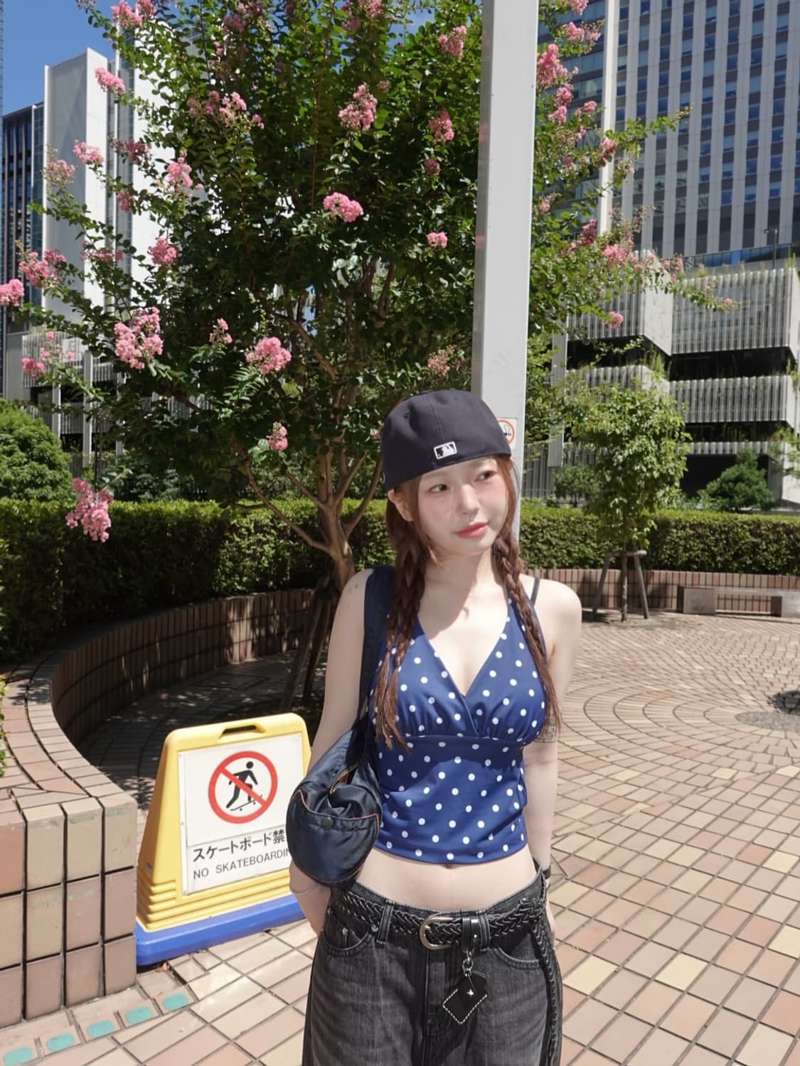 아워캐비닛 도트 슬리브리스 탑 네이비 상품이미지3