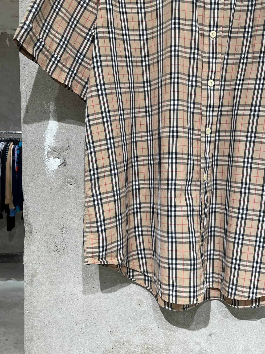 버버리 베이지 기마로고 싱글 포켓 하프 셔츠 상품이미지4