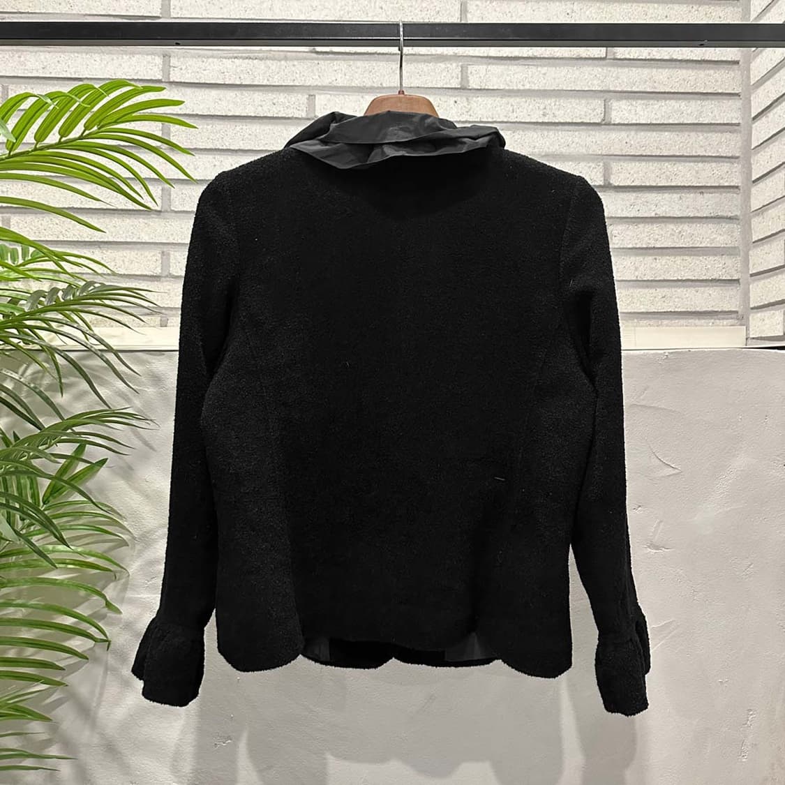 JPN VINTAGE 부클 자켓 러플 프릴 브이넥 원버튼 디테일 블랙 상품이미지3