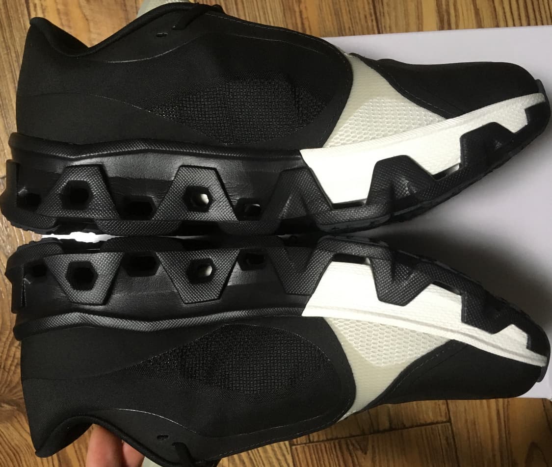 온러닝 파프 클라우드몬스터 하이퍼 블랙 판매합니다 상품이미지4