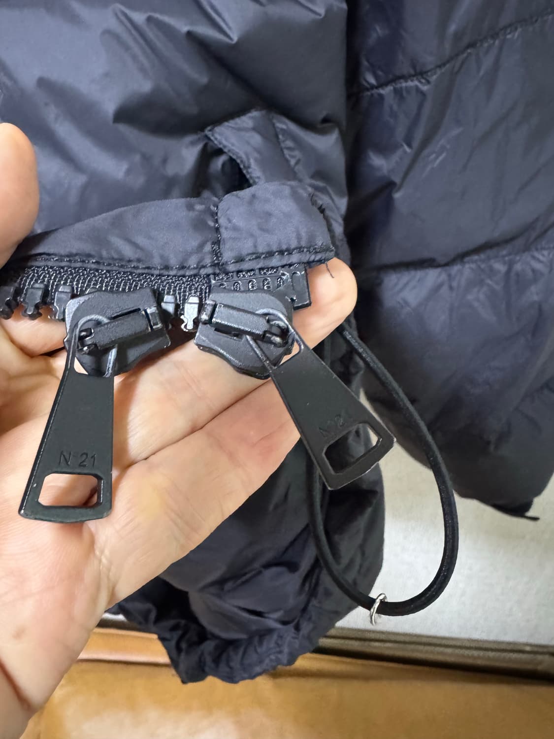 N°21 오버핏 다운 패딩(블랙) 상품이미지5