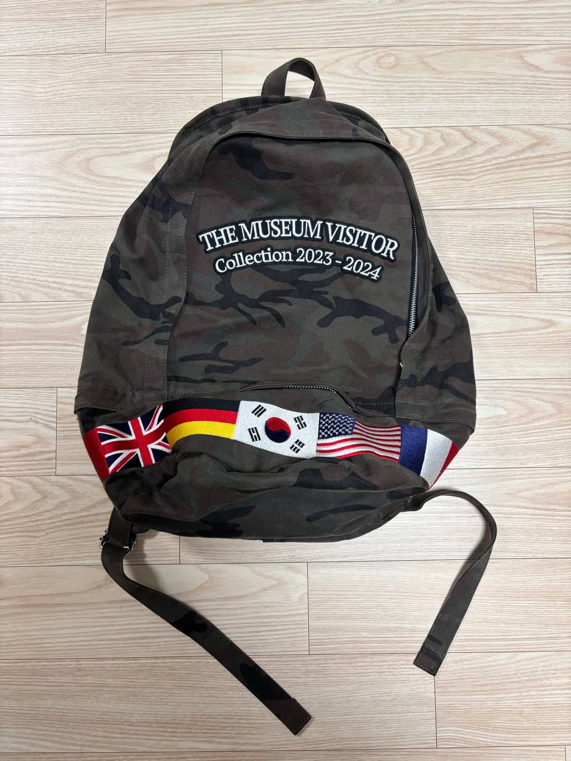 더뮤지엄비지터 백팩 상품이미지1