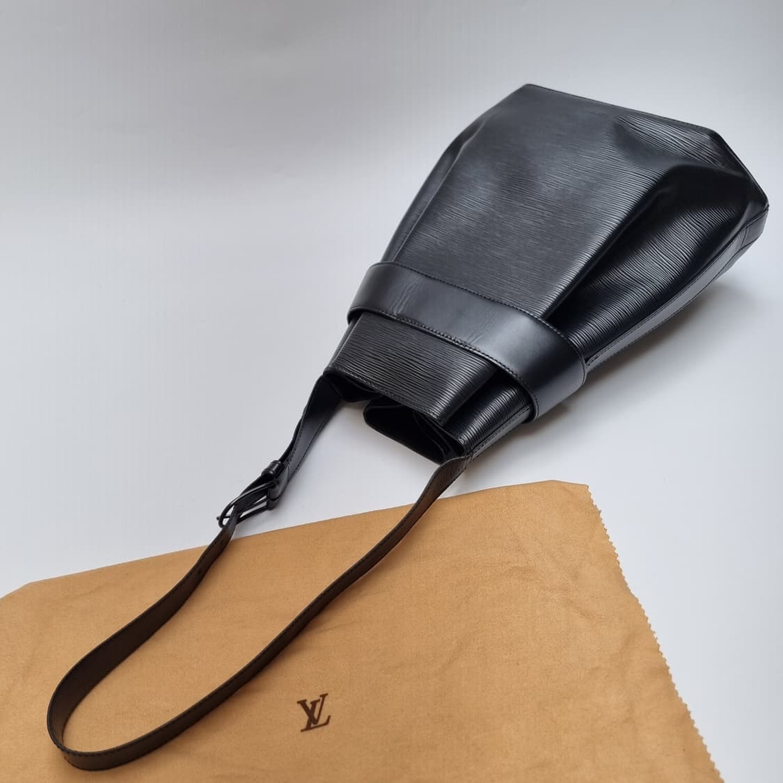 루이비통 에삐 삭데폴 버킷백 숄더백 (GM 사이즈) 상품이미지6