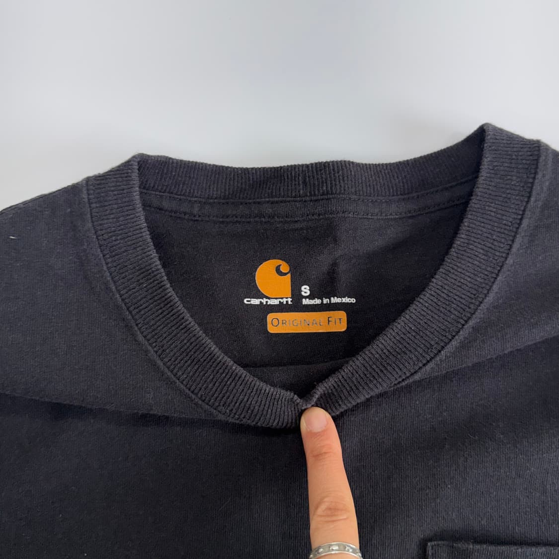Carhartt 칼하트 원포켓 차콜 반팔 상품이미지5