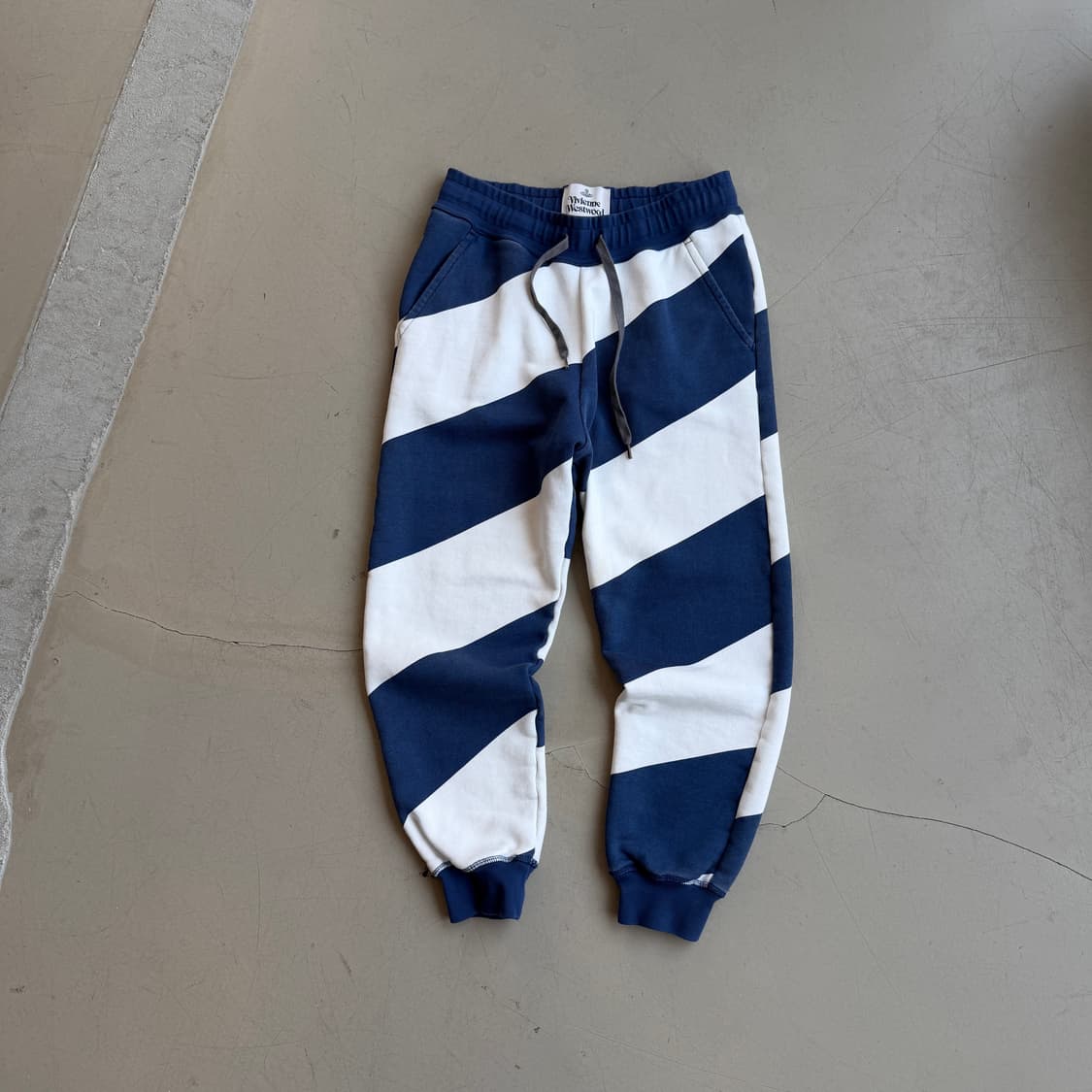 비비안 웨스트우드 스웨트 셋업 상품이미지3