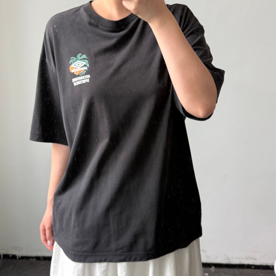 [XL] 엄브로 블랙 반팔티 상품이미지1
