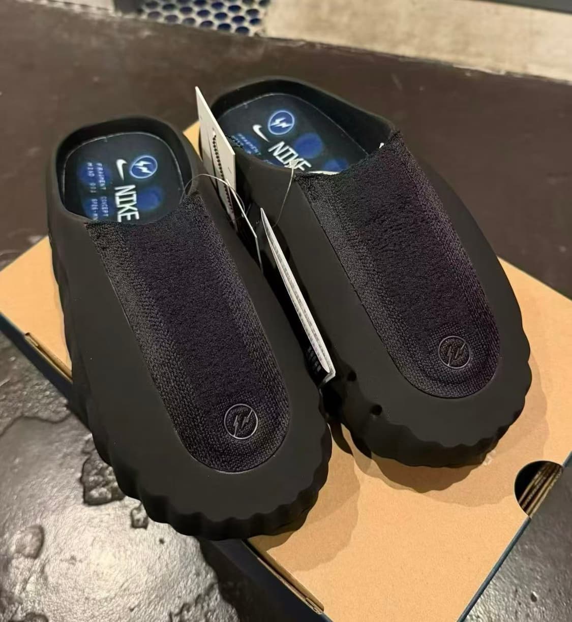 나이키 x 프라그먼트 마인드 001 블랙 270MM
 상품이미지1