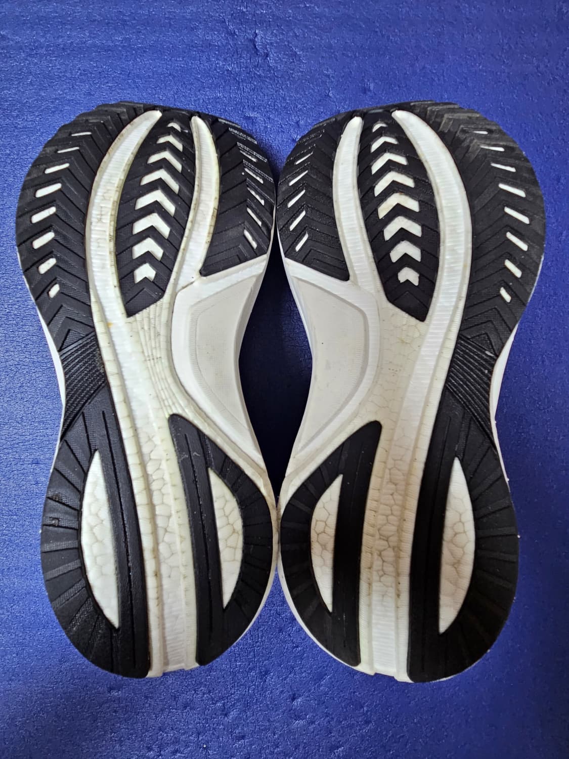 [265mm] 써코니 템퍼스2 러닝화 상품이미지4