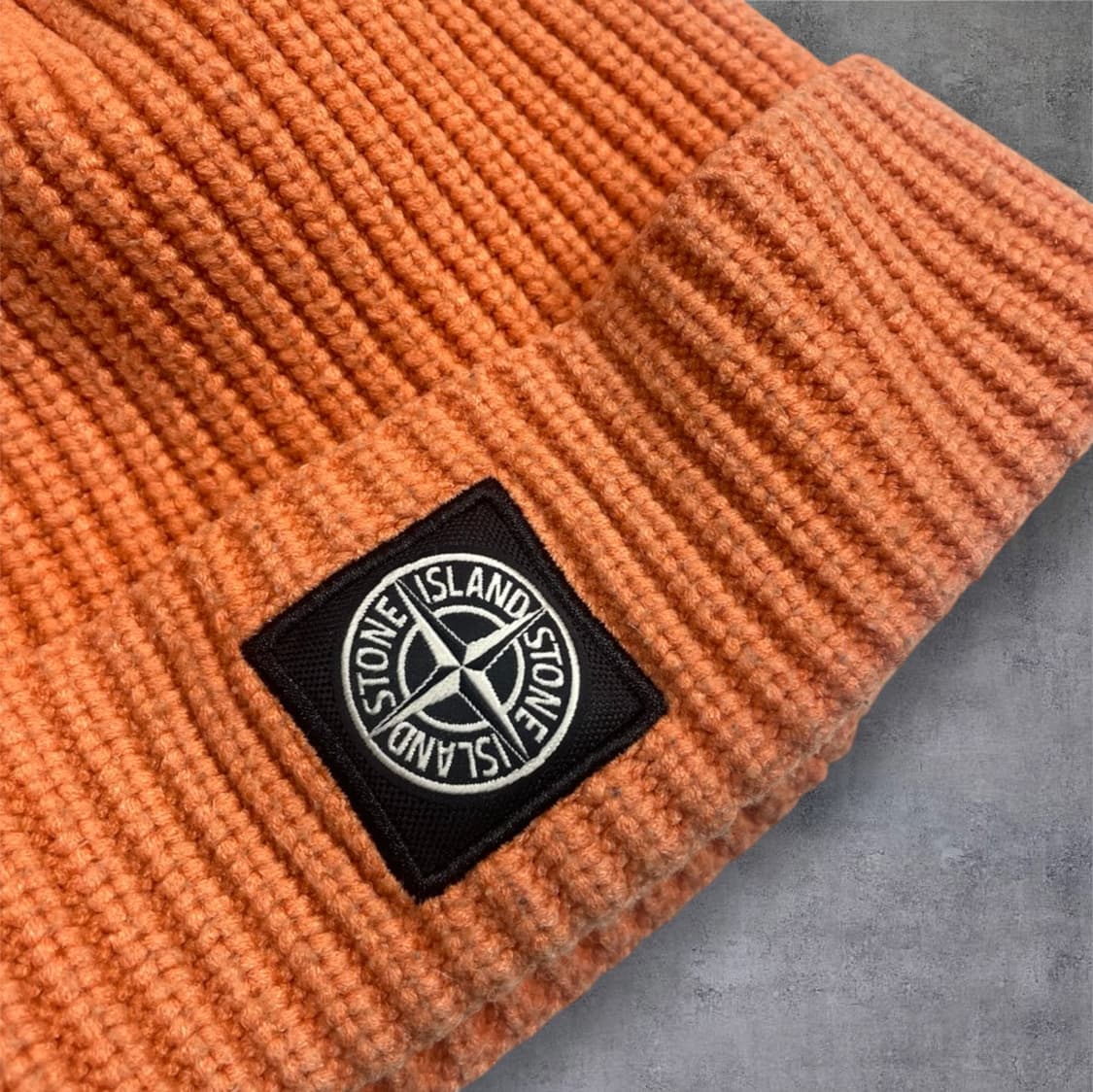 스톤아일랜드 Stone Island 오렌지 로고 패치 비니 상품이미지8