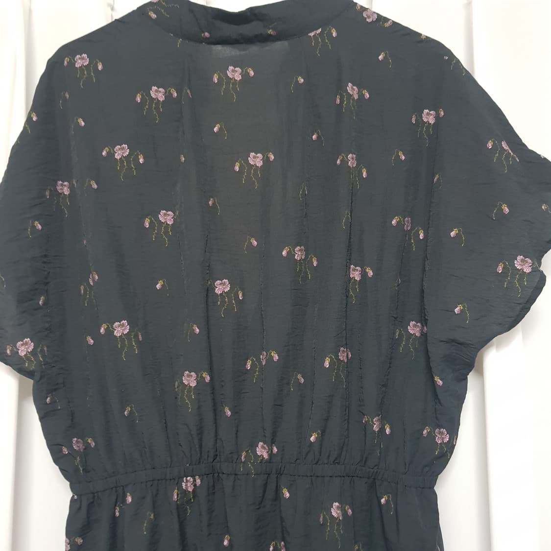 앤아더스토리즈 민소매 블라우스 상품이미지4