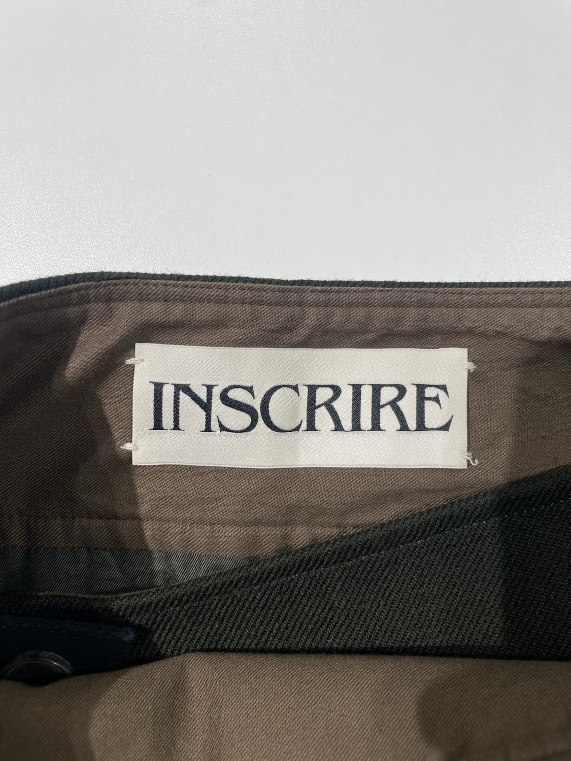 인스크리어 카키 포켓 랩 울 미디스커트 상품이미지7